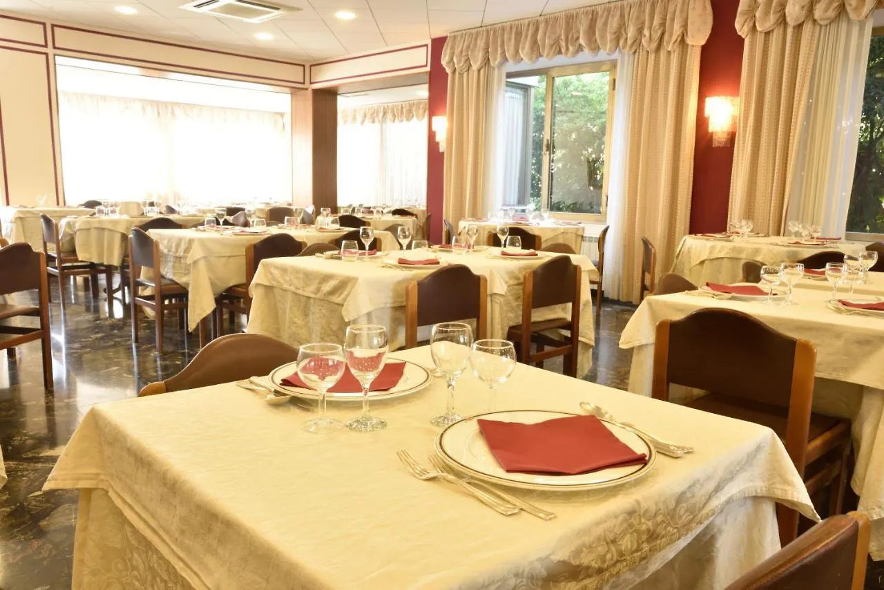 Hotel Bergamo Mare Mhotelsgroup San Bartolomeo Al Mare 3*,